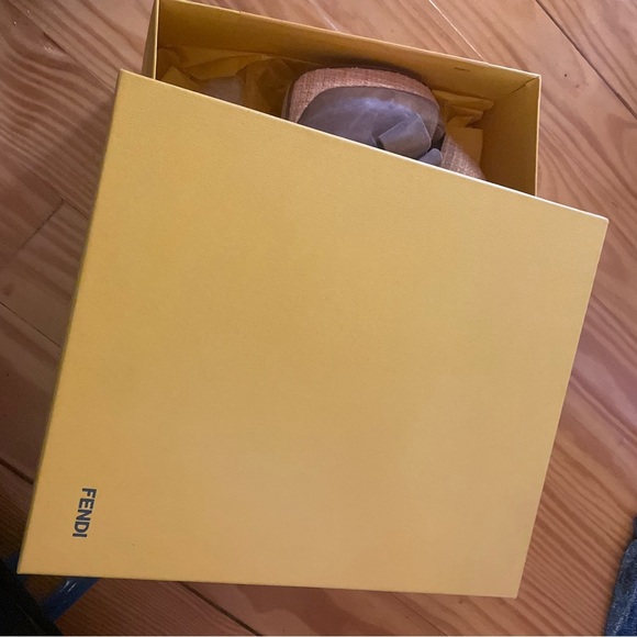 Fendi Tan High-Heeled Platform Shoes with Bow - Picture 4 of 7